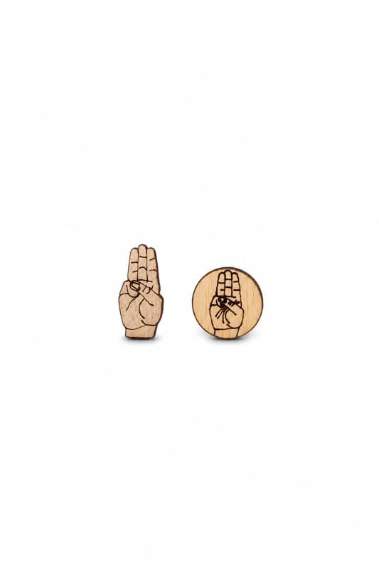 Scout salute pin    دبوس التحية الكشفية